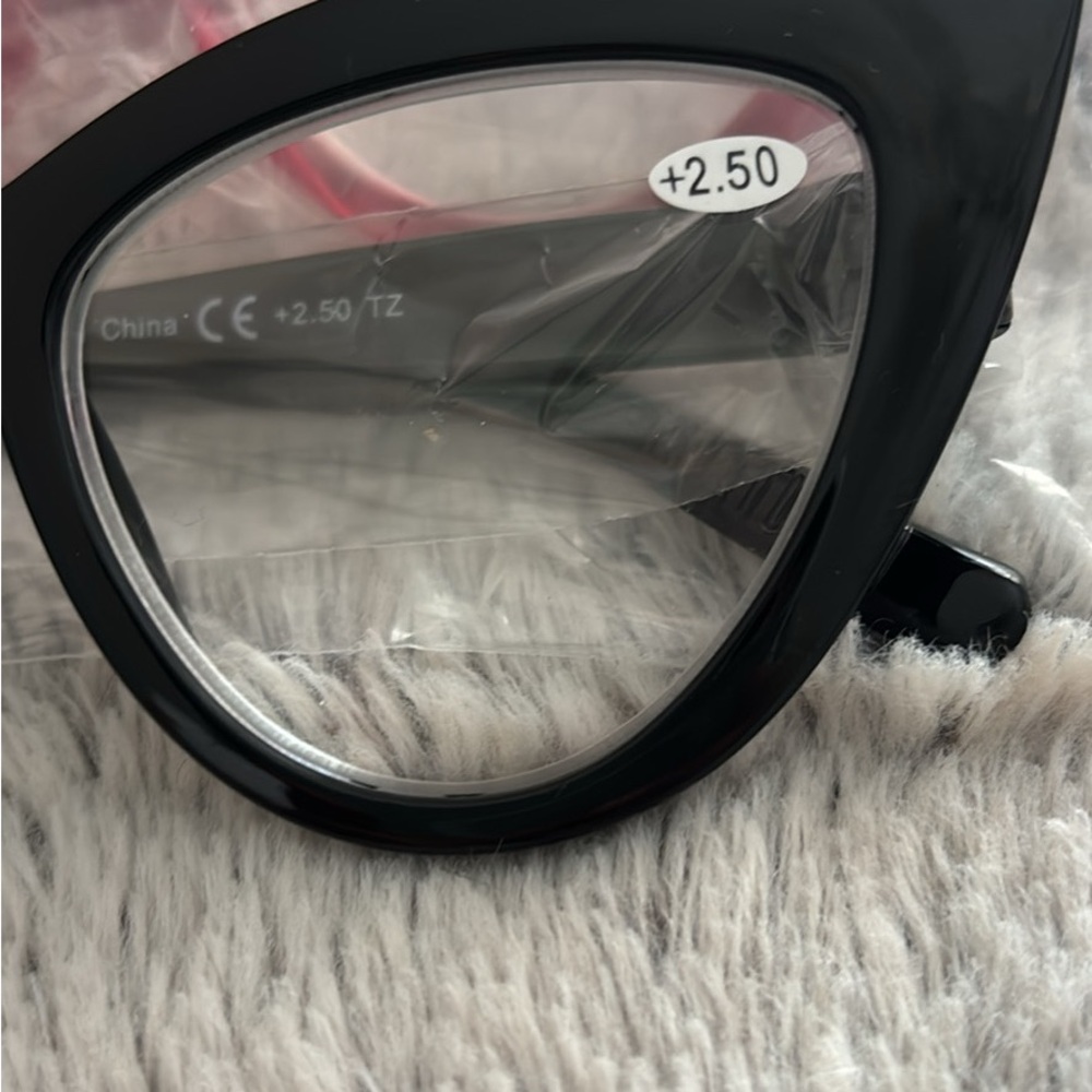 Black Cat Eye Reading Glasses +2.50